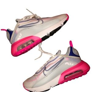 "NIKE AIR MAX 2090 White/Pink Women's Shoes, Size 6 US - Trendy and Comfortable